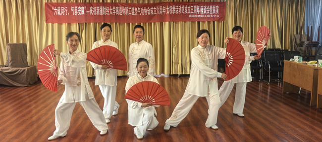 28式杨式太极扇展演.jpg
